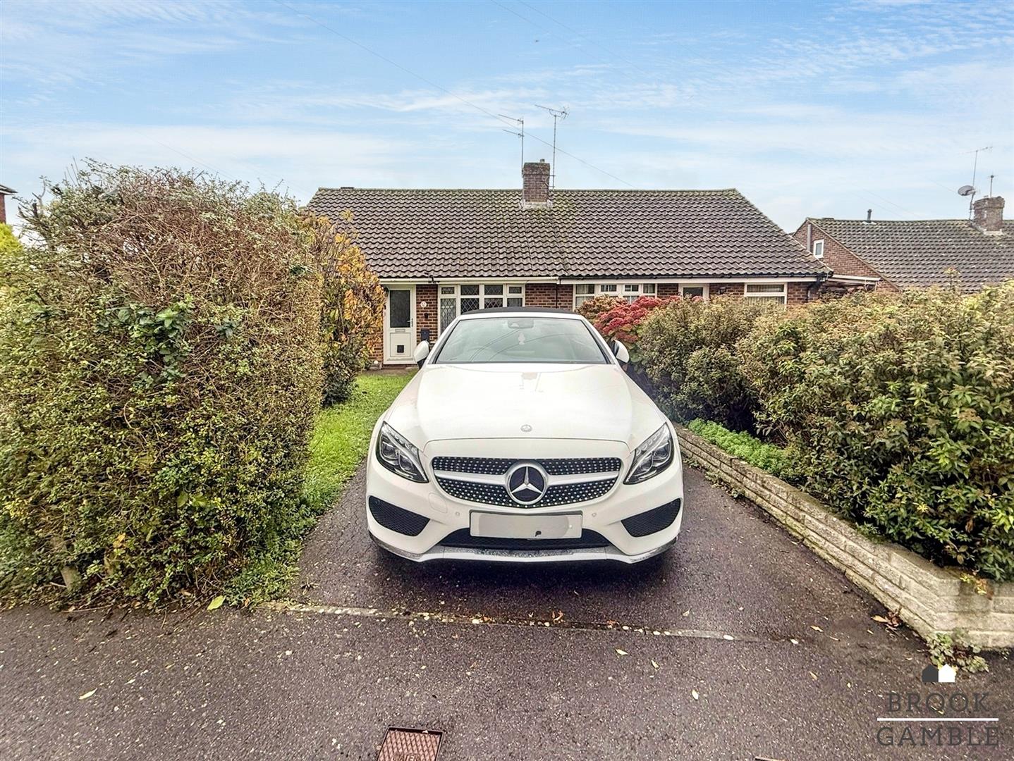 2 Bedroom Bungalow. Victoria Close in Polegate,  14
